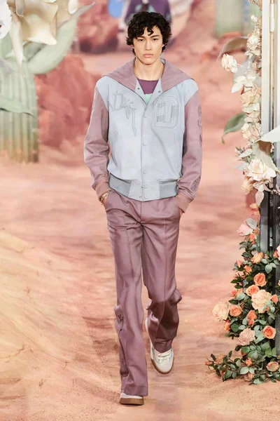 Look 18